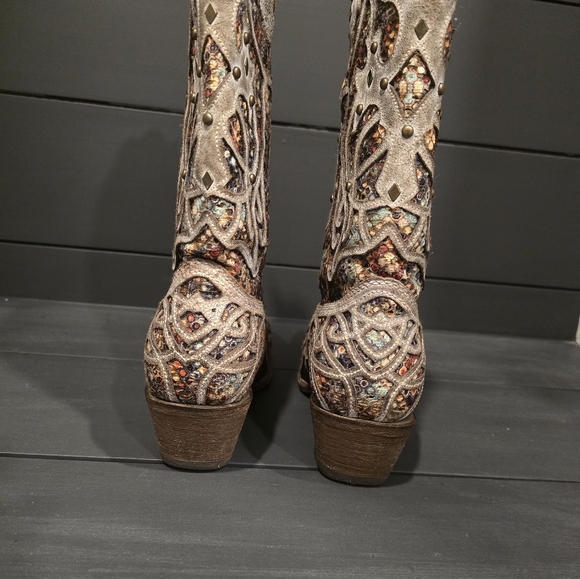 Size 8 1/2 Corral Ladies Taupe Sequin Multicolor Inlay Studs Snip Toe - Picture 4 of 6